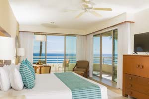 Junior Suite at GR Solaris Lighthouse
